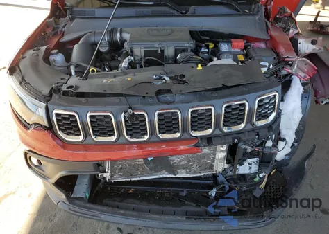 2025 Jeep Compass Latitude z USA, uszkodzony, nr VIN 3C4NJDBN3ST549796